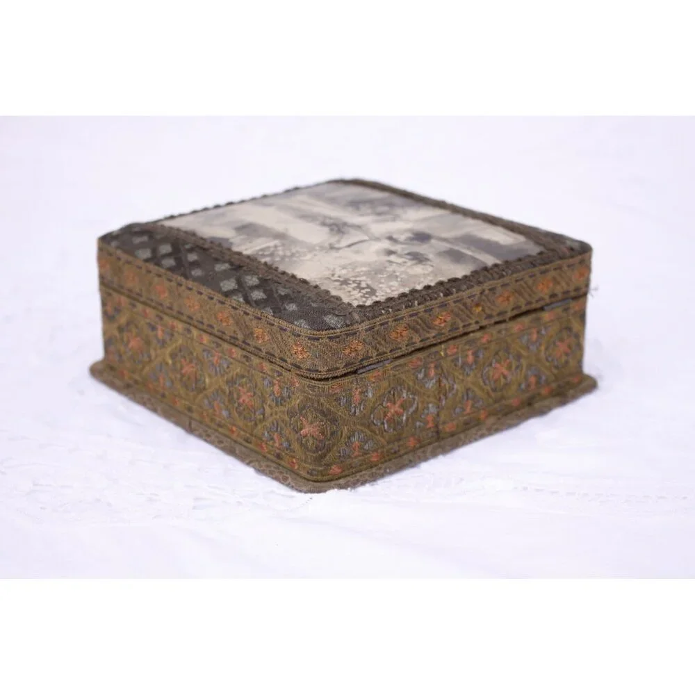 Vintage jewelry box 2 pretty flower girls, French brocade ribbon covered trinket - Picture 5 of 9